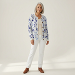 Birgit - Wit-blauw gebreid vest met bloemen & vogels - vooraanzicht