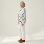 Birgit - Wit-blauw gebreid vest met bloemen & vogels - zijaanzicht