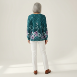 Roos - Trui in turquoise met bloemen - achteraanzicht