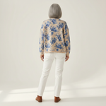 Heike - Crèmekleurig vest met blauwe bloemen - achteraanzicht