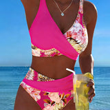 Bikini met contrasterend bloemenpatroon en split