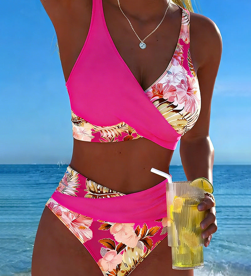 Bikini met contrasterend bloemenpatroon en split