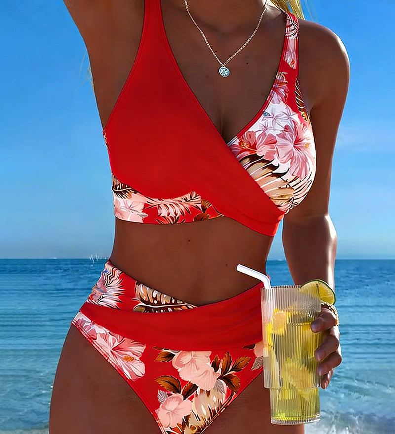 Bikini met contrasterend bloemenpatroon en split