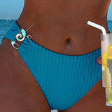 Bikini met verticale strepen en metalen gesp
