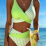 Bikini met kruisende strepen