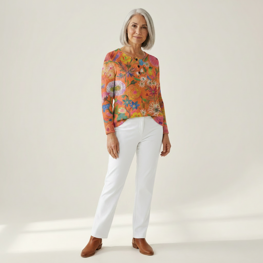 Britt - Trui in oranje met bloemen - vooraanzicht