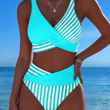 Bikini met kruisende strepen