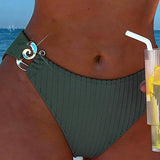 Bikini met verticale strepen en metalen gesp