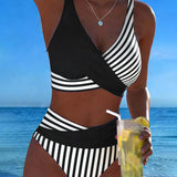 Bikini met kruisende strepen
