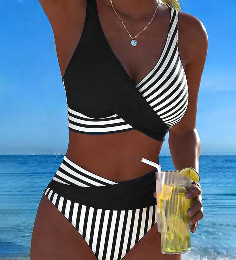 Bikini met kruisende strepen
