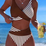 Bikini met kruisende strepen