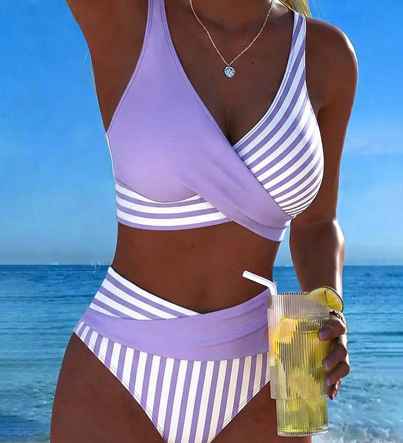 Bikini met kruisende strepen