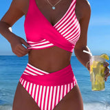 Bikini met kruisende strepen