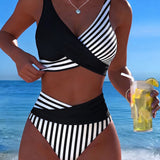 Bikini met kruisende strepen